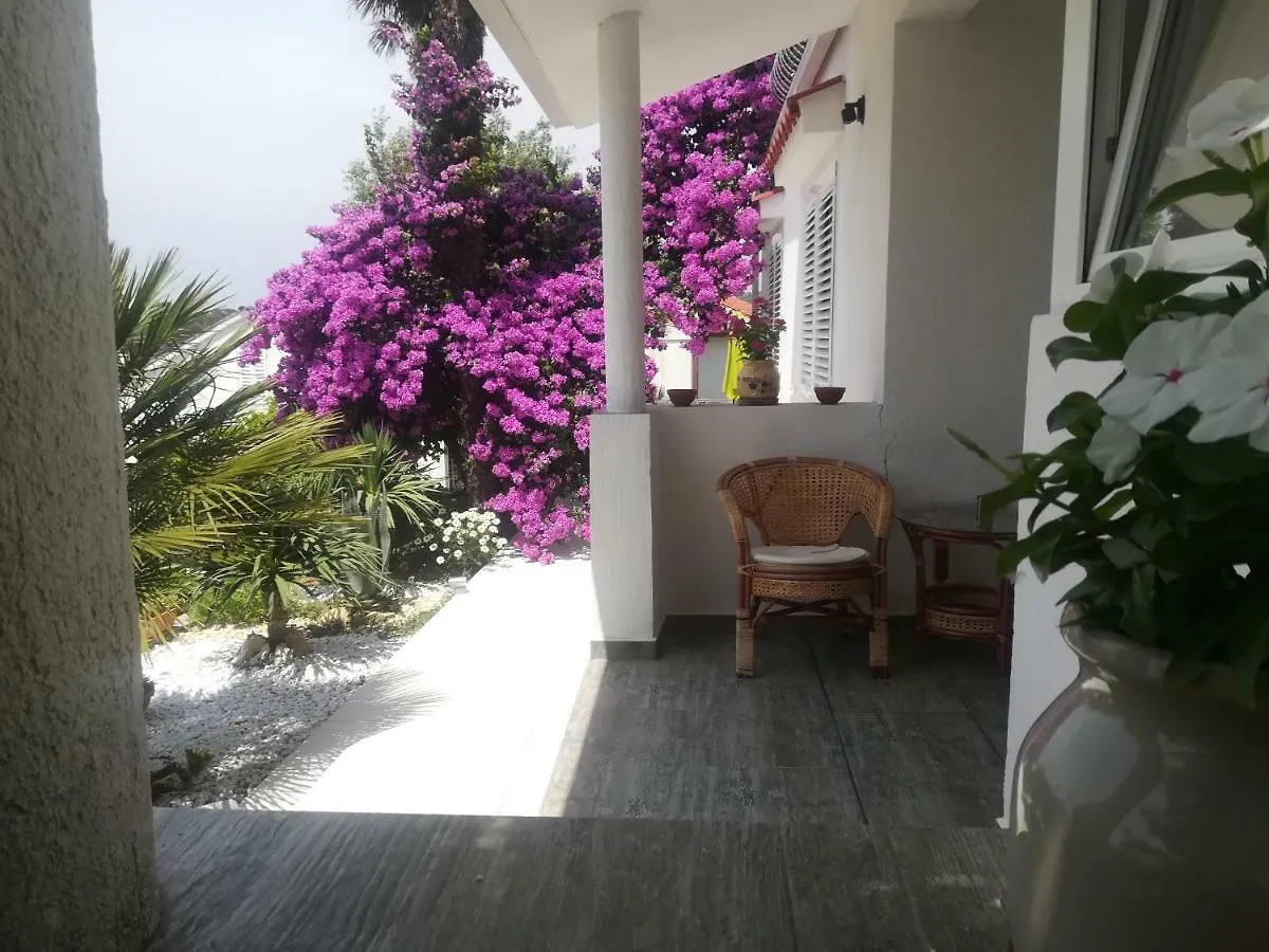 Apartmani Ivic Paka Rab Banjol 0*,  Croatia