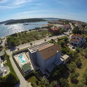 https://apartment-lux-more.in-istria.net